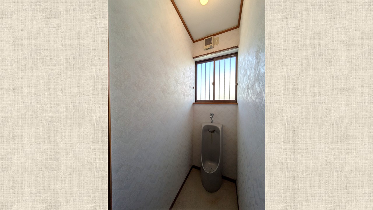 施工前：小便器