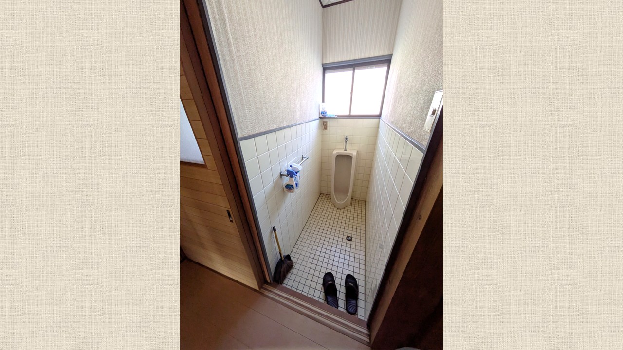 施工前：ほとんど使われなくなった小便器