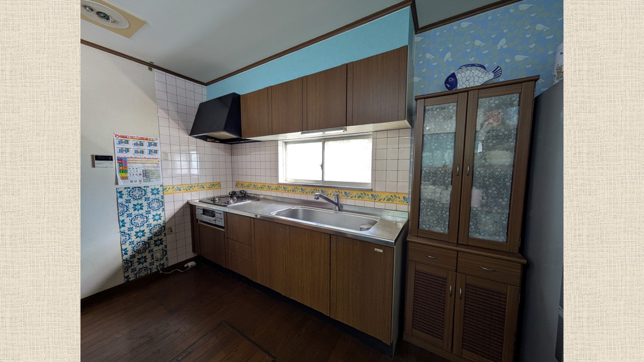 施工前：シンプルなシステムキッチン