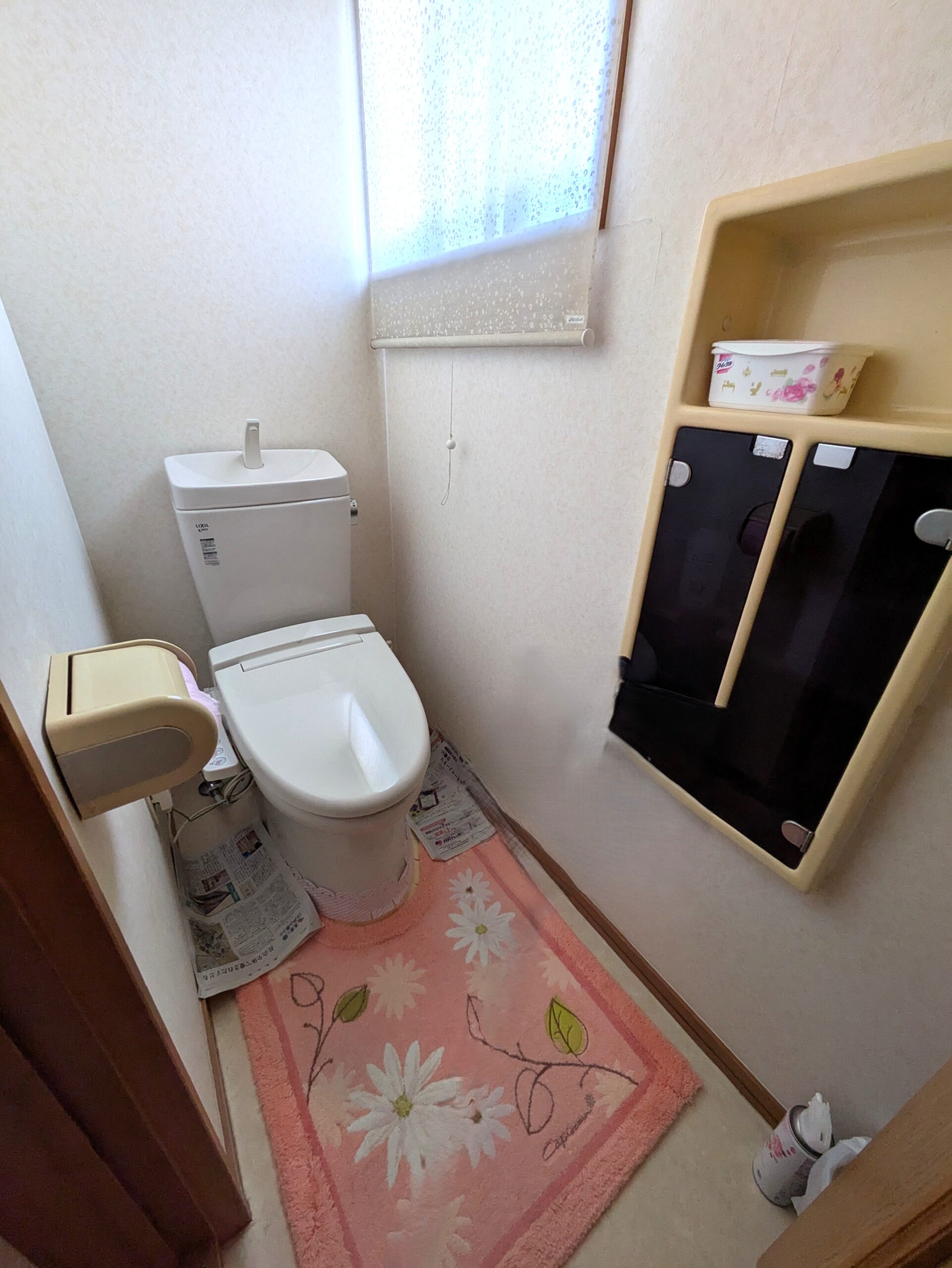 施工前：シンプルなタンク付きトイレ